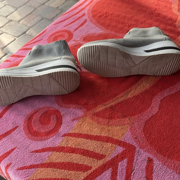 Marc Fisher muscling women’s wedge sneakers. Stretch,Gray size 9. Suede trim. - Picture 8 of 8